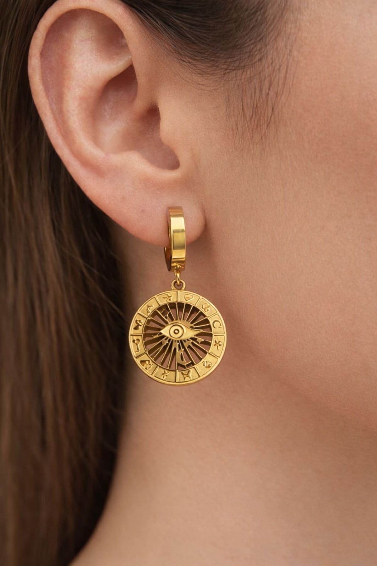 Göz Figürlü Çelik Küpe Kadın