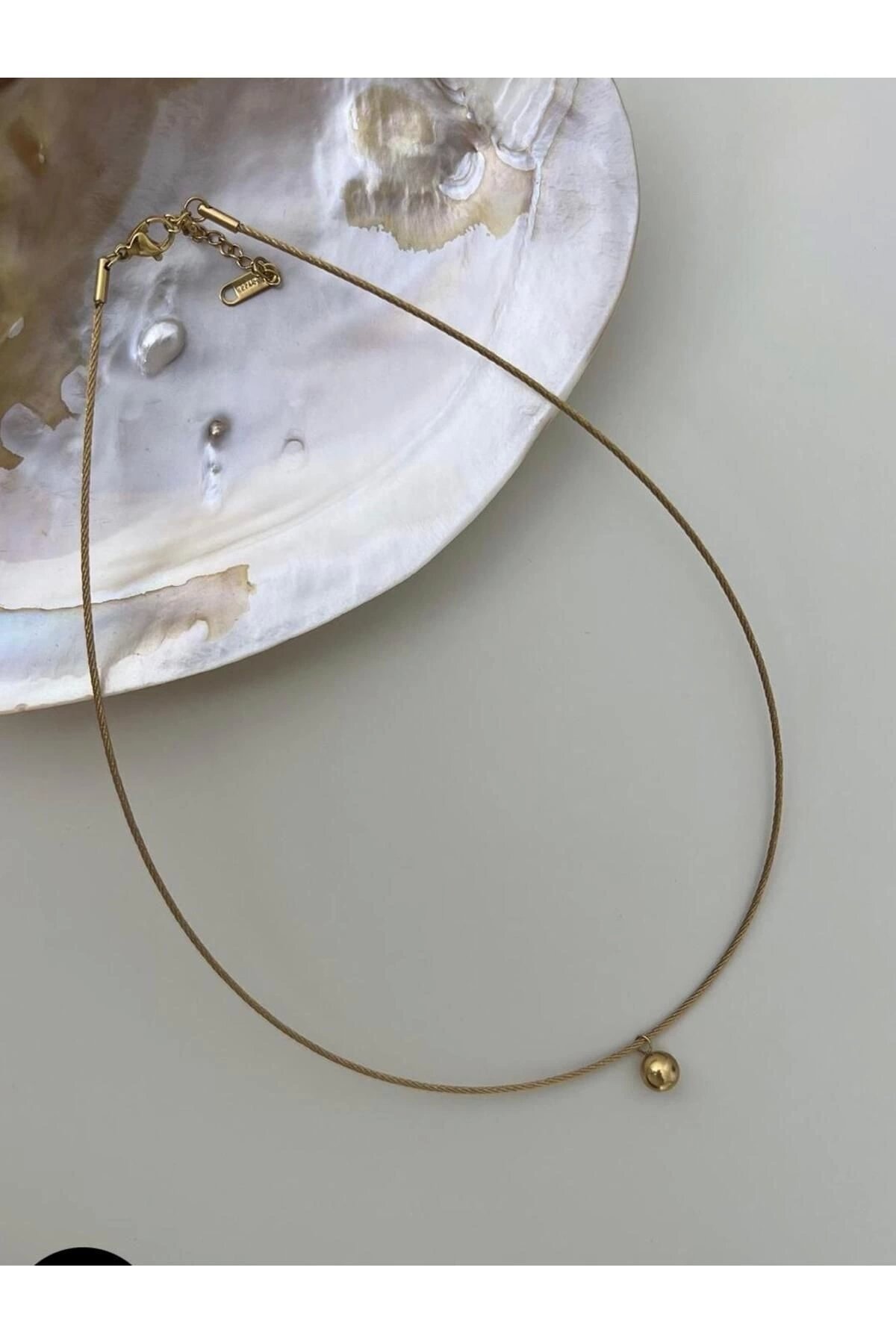 Steel Tip Heeled Wire Choker Necklace