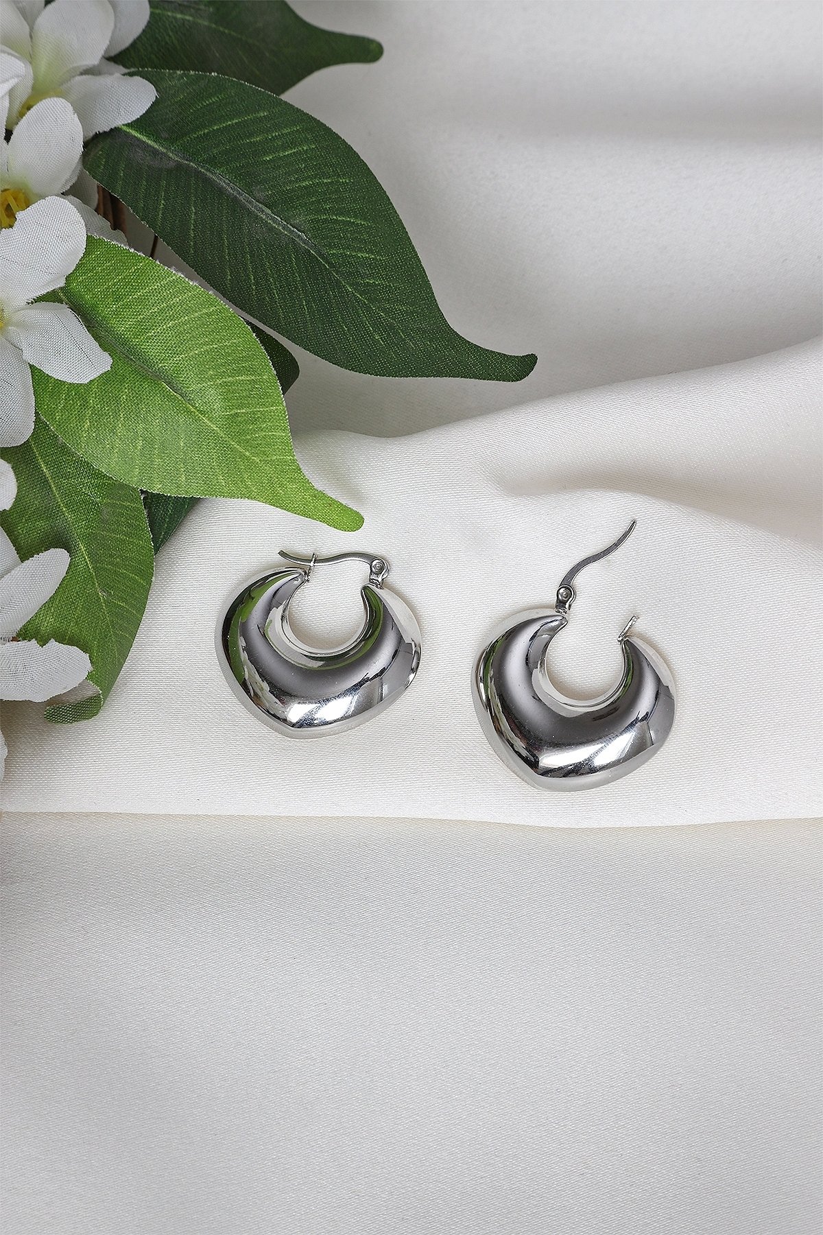 Bombeli Çelik Küpe