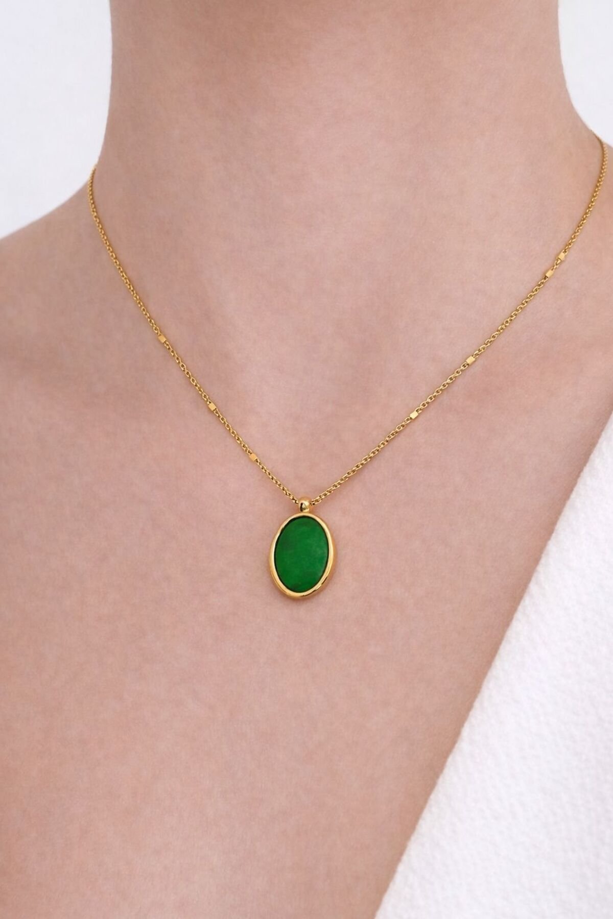 ÇELİK BURGU ZİNCİRLİ OVAL YEŞİL TAŞLI KOLYE