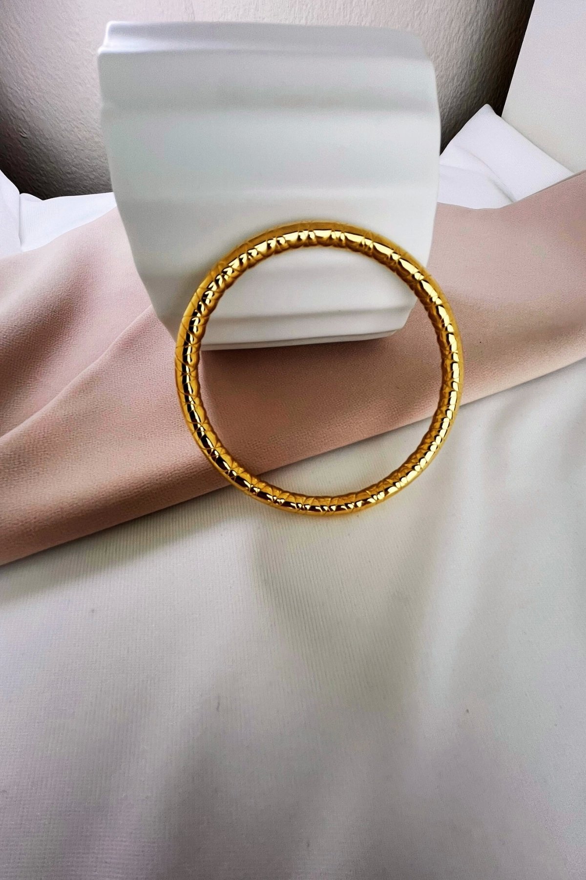 SINGLE PATTERN STEEL CLAMP GOLD