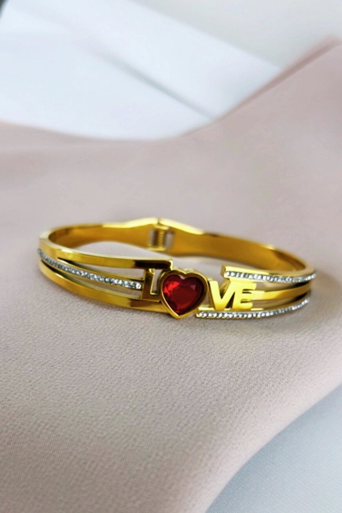 LOVE TAŞLI ÇELİK KELEPÇE