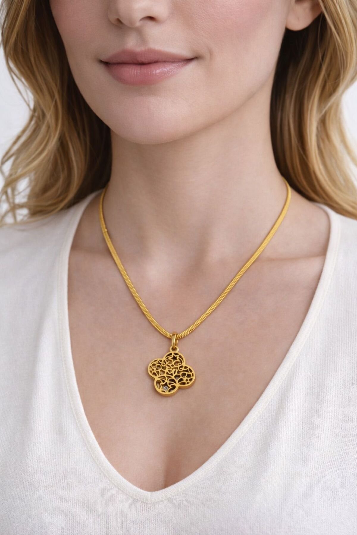 CLOVER MODEL STEEL NECKLACE