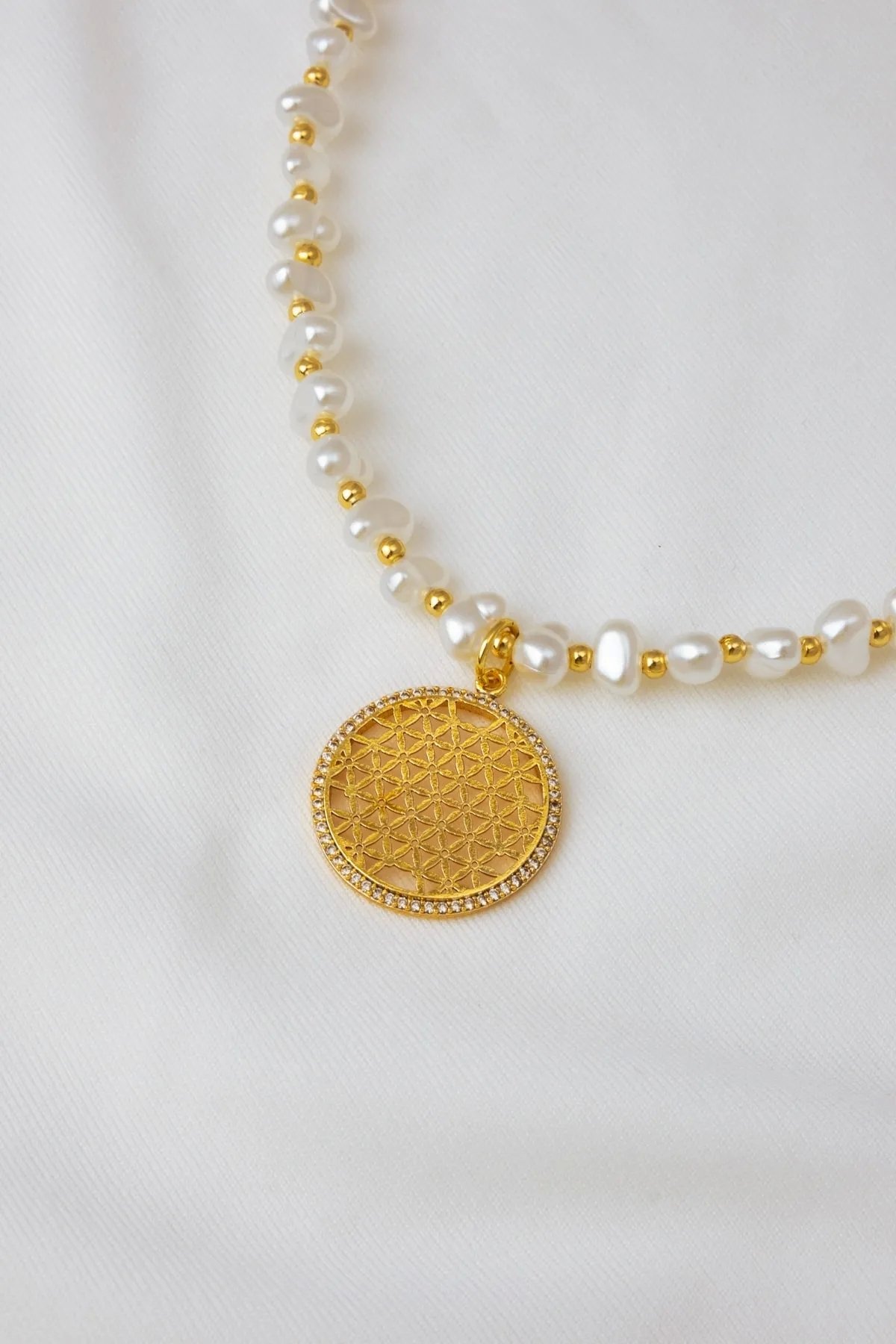 Flower of Life Pearl Detail Model Women's Necklace